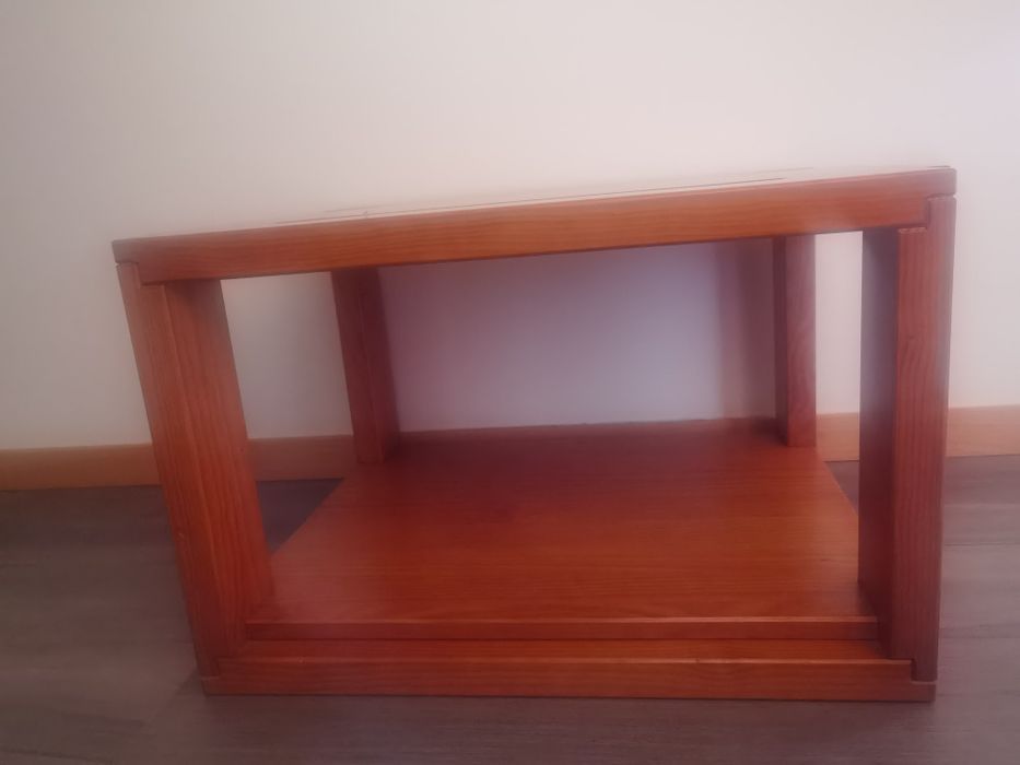 Mesa de centro em madeira maciça