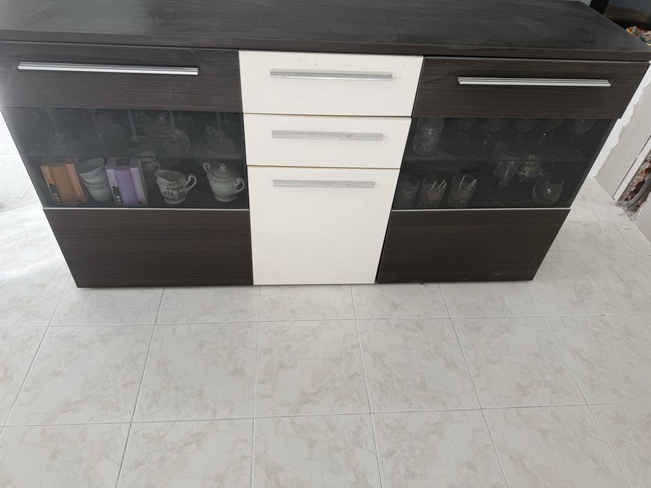 Cristaleira usada em bom estado