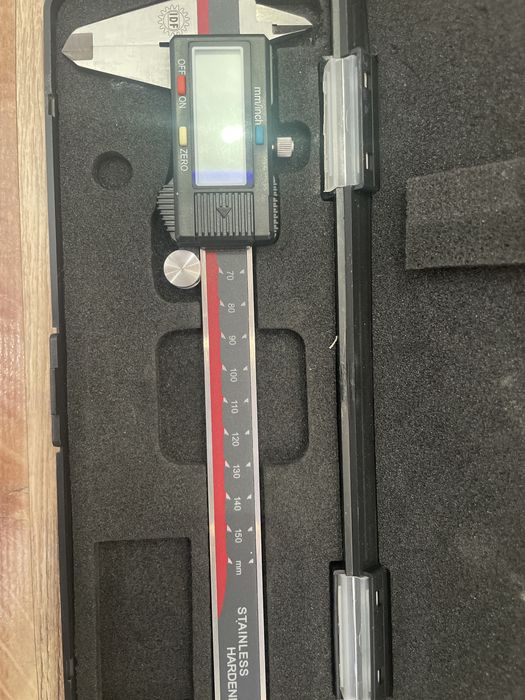 Штангенциркуль елетронний Idf Італія