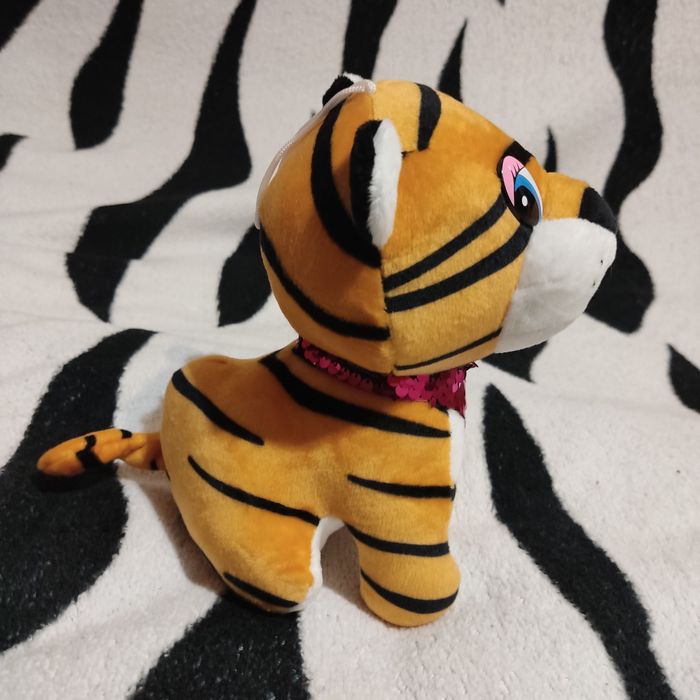 Продам две мягкие игрушки тигрёнок