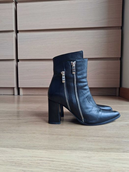 Botas com fechos laterais da Primark.