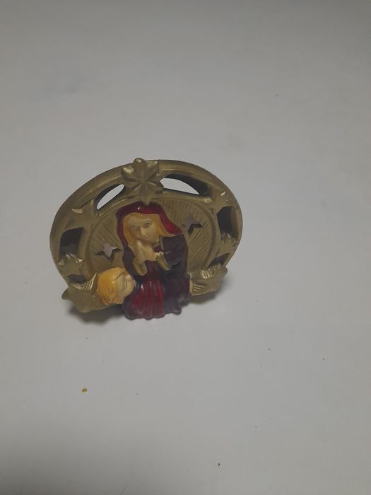 Свечки и подсвечники.