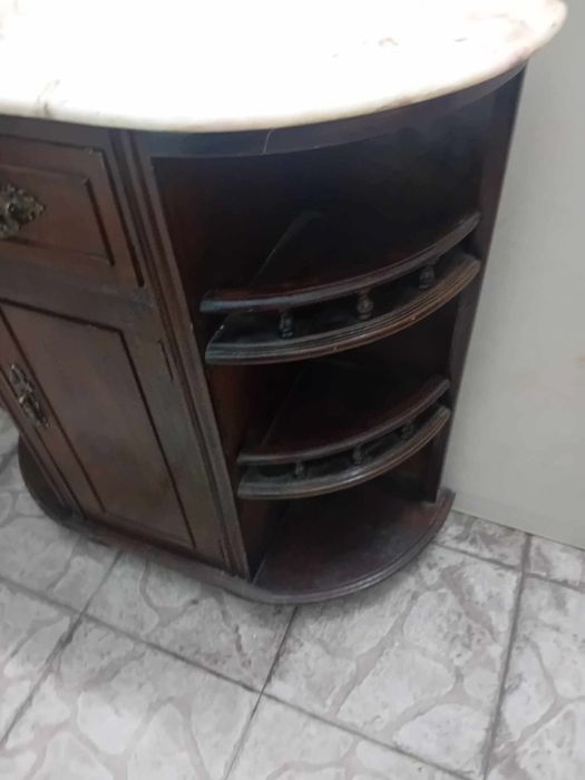 Móvel de entrada com pedra mármore e espelho só 20€ para desocupar.