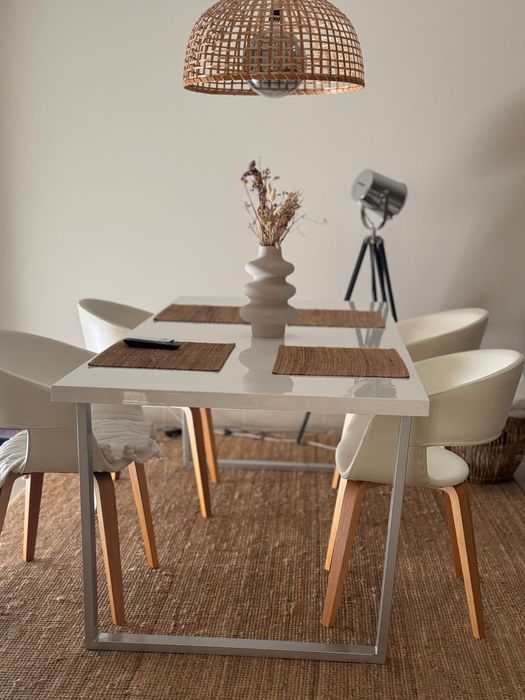 4 cadeiras brancas para  venda