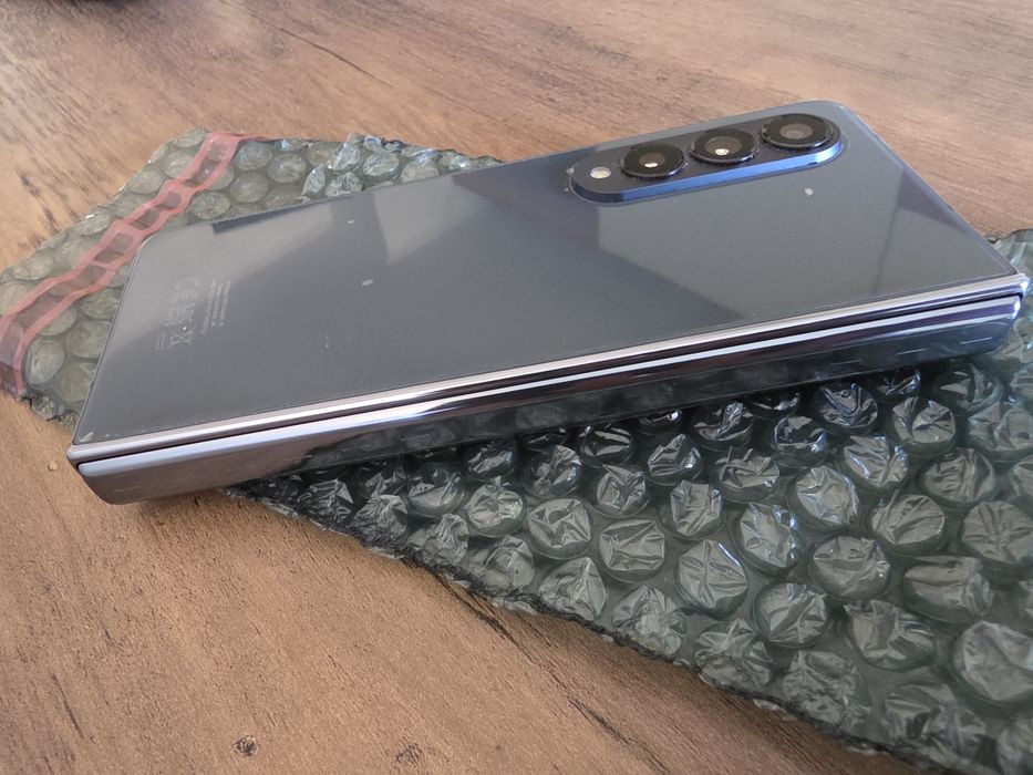 Samsung  fold 4 novo 256g(  ler descrição)