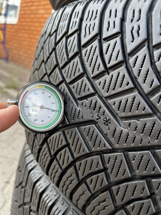 Зимові Шини R18 235/45 Nokian Hakkapelita R5