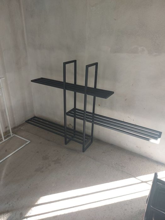 Настенная книжная полка