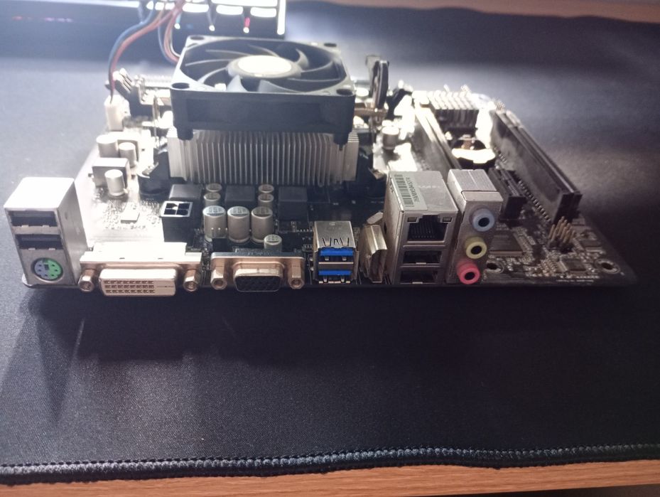 Sprzedam płytę główną ASRock FM2A68M-HD+

Stan: w 100% sprawna, nigdy