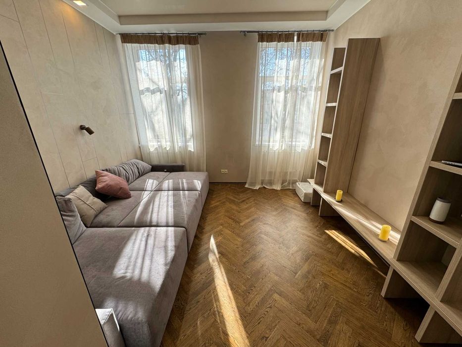 Двокімнатна квартира в Центрі з ремонтом та індивідуальним опаленням