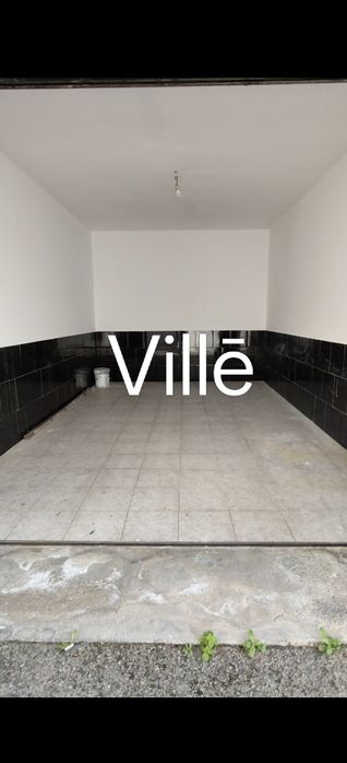 T2 com garagem e varandas