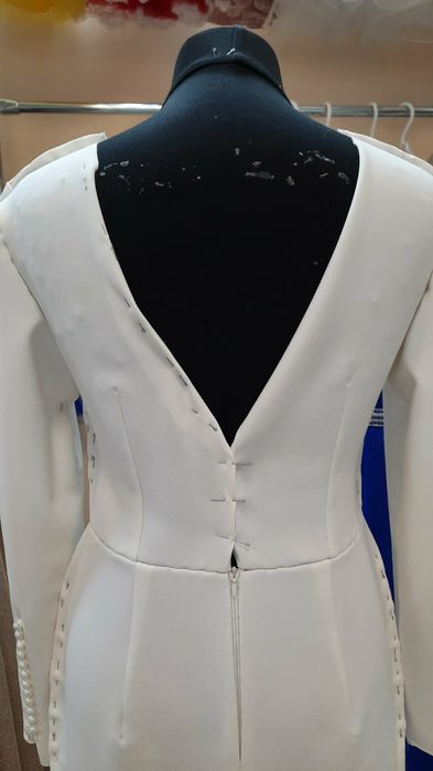 Весільня сукня в білому кольорі