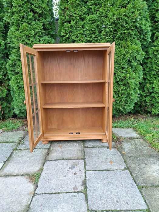 Witrynka niska przeszklona