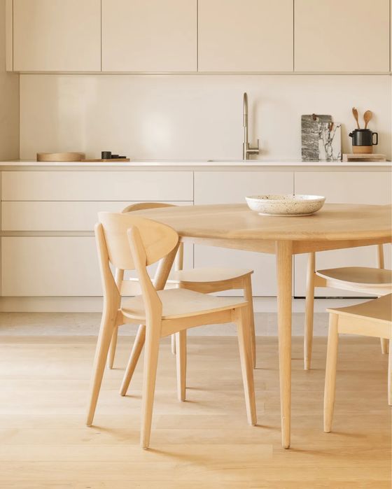 6 Cadeiras para sala de jantar quase novas. O preço é por unidade