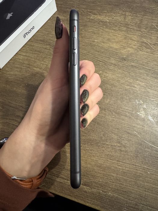 IPhone 11 64 GB 99 % bateria