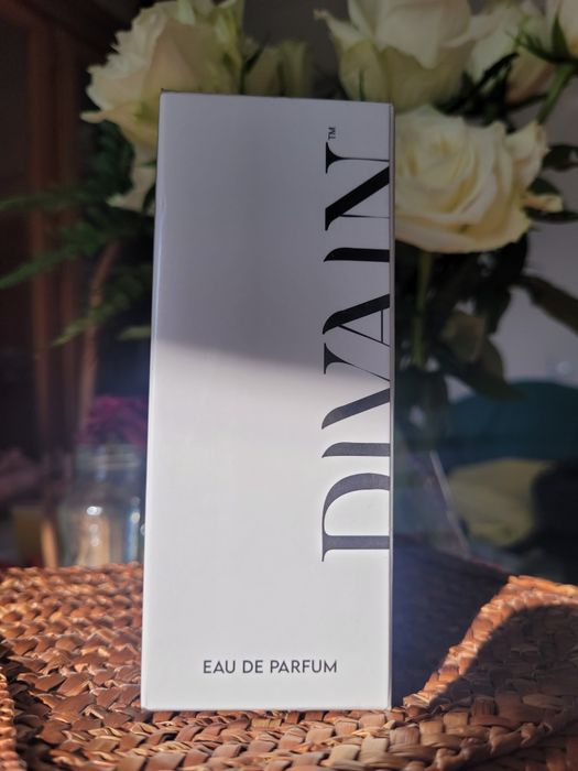 Perfumes DIVAIN DESCONTINUADOS da 1a série tampa de madeira quadrada