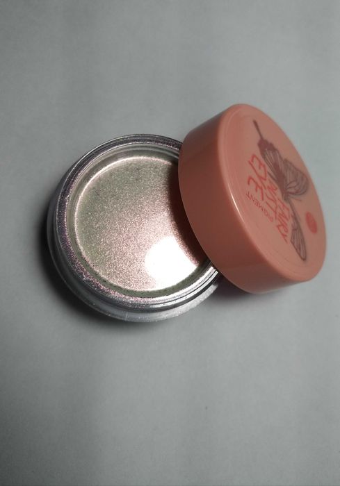 Sypki pigment do uczu