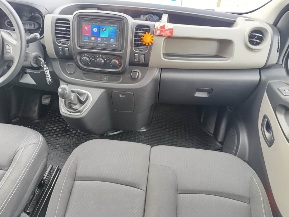 Renault Trafic Long bus