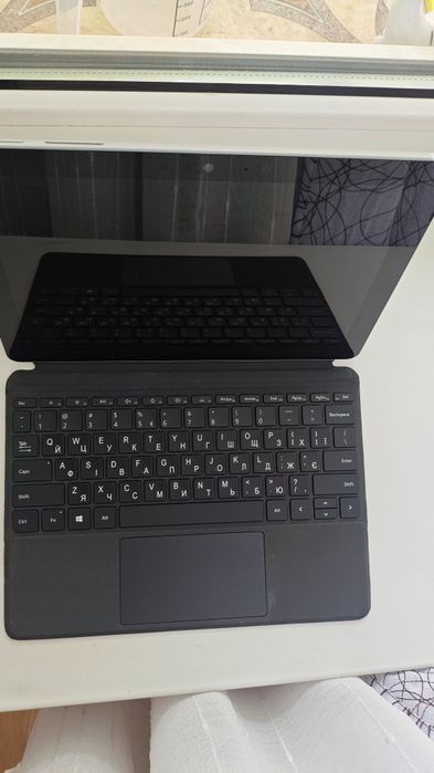 Microsoft Surface Go  Intel Pentium Gold Processor 4415Y   128GB  Gt 8GB. Gt RAM.  Model 1824