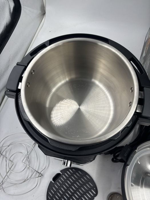 Instant pot pro 10-1 multicooker