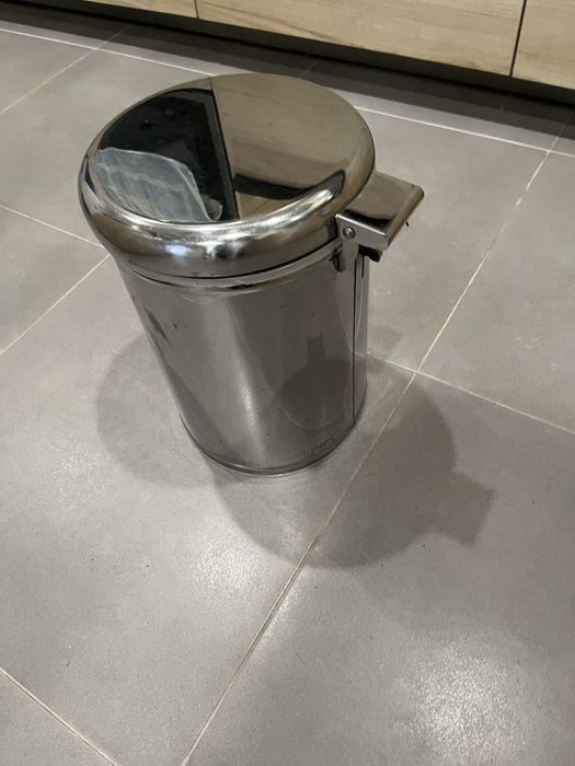 Lixeira inox (tampa e pedal) - tenho 2 unidades