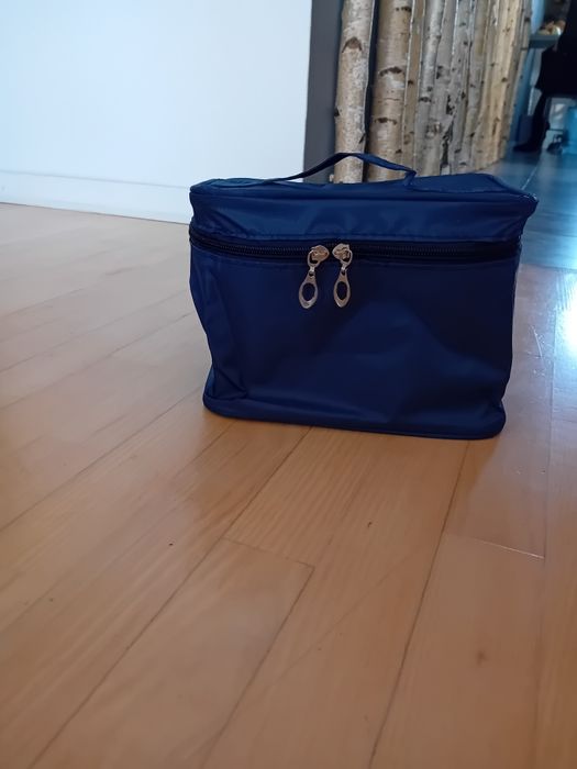 Duża pojemna wodoodporna kosmetyczka z organizatorem