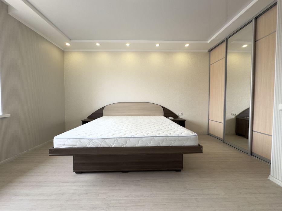 Прочаж чудового таунхауса в Агрономічному