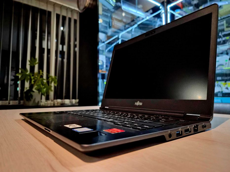 Fujitsu LifeBook U748, intel i7, 8gb ram, SSD, FullHD, Windows 11