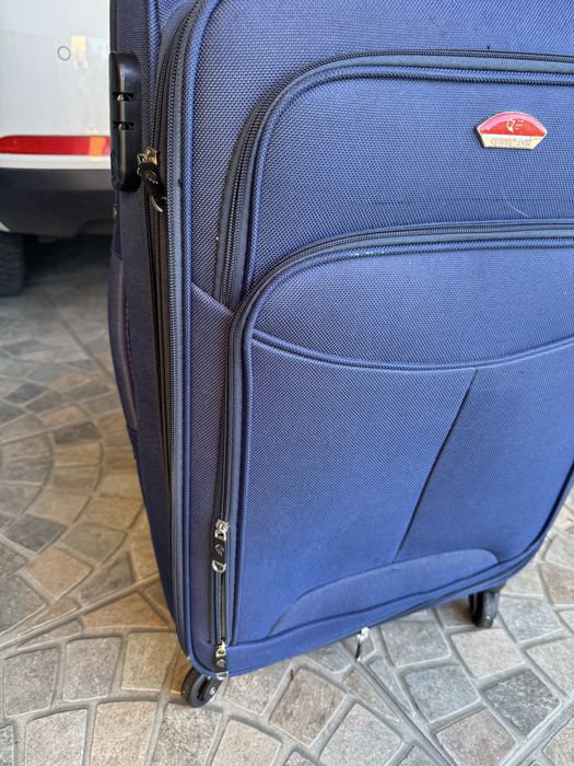 Walizka granatowa na kółkach Suitcase