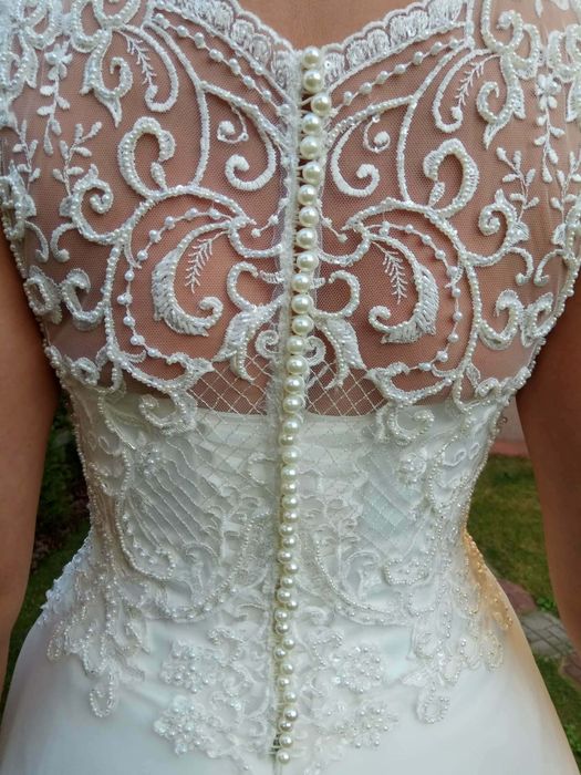 Suknia ślubna tiulowa