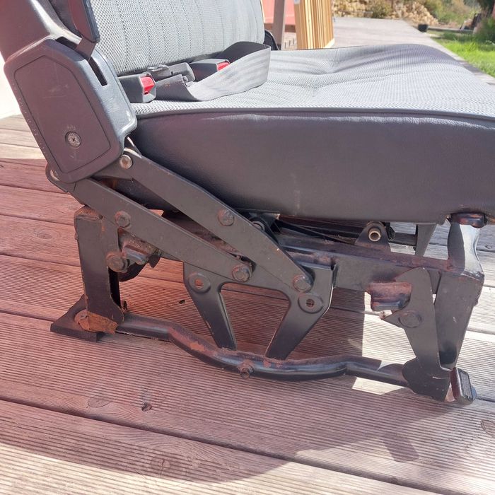 Mitsubishi L300 middle row bench seat / Banco central Mitsubishi L300