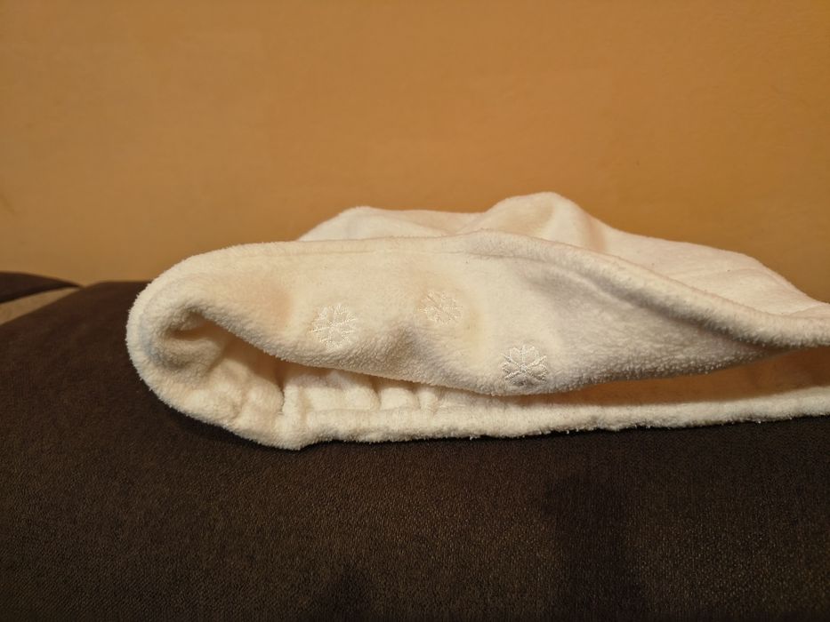 kremowa czapka  , kapelusz polarowy