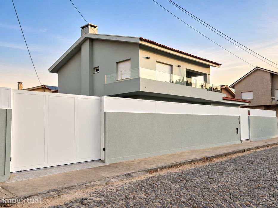 Moradia T4 com piscina e garagem em Vila do Conde