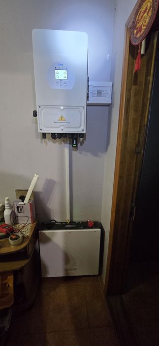 Deye SUN-5K-SG03LP1-EU та Dyness DL5.0C