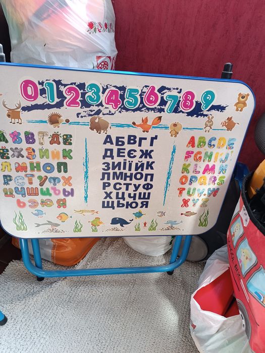 Дитячий столик і стілець