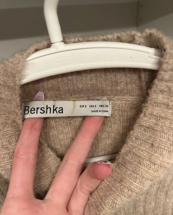 Bezowy sweterek Bershka