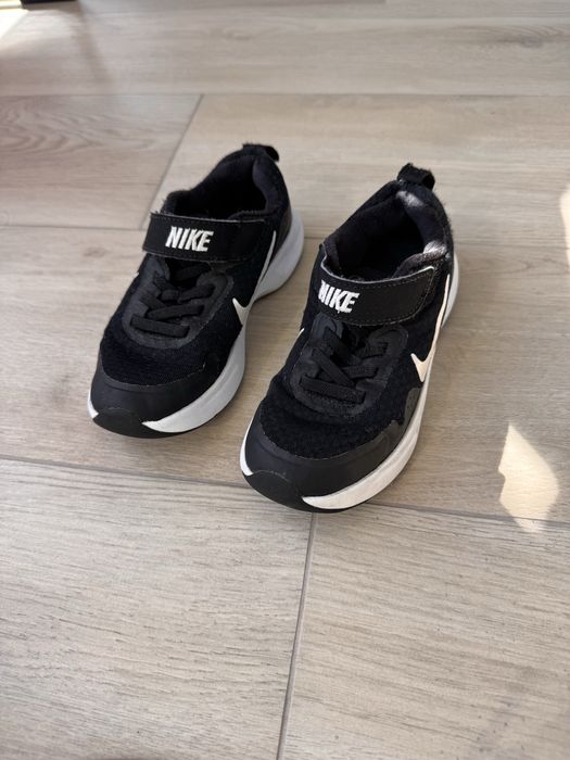 Кросівки nike revolution