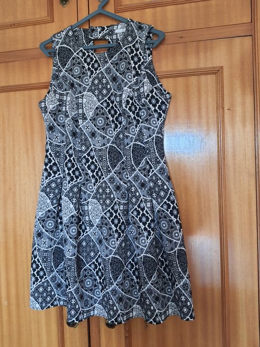 Vestido preto e branco
