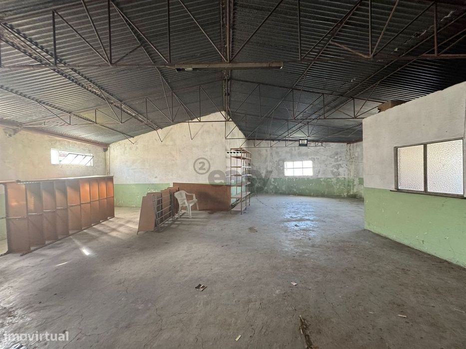 Armazém com Alvará de Indústria e Comércio no centro de Castro Verde