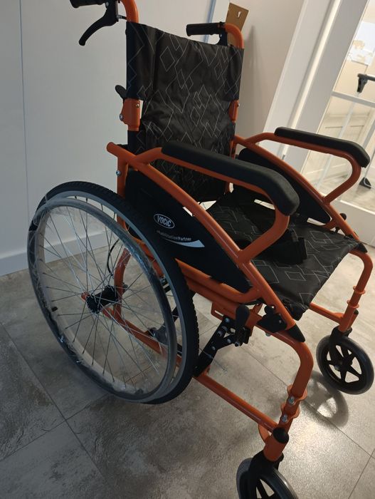 Wózek inwalidzki lekki składany 61 cm