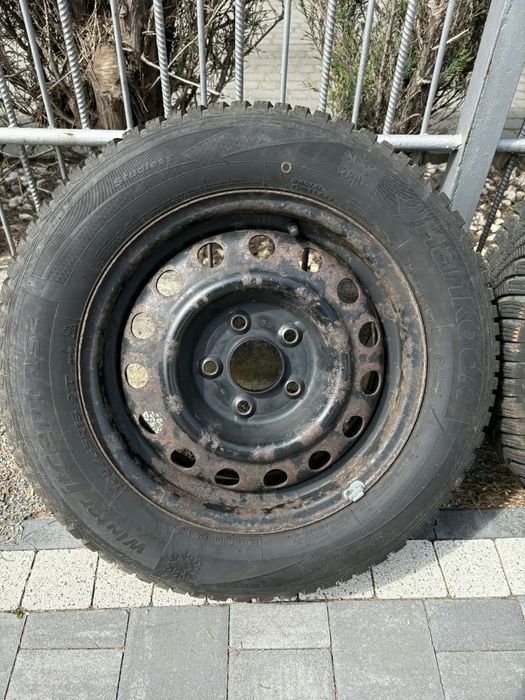 Felgi 15' stalowe z oponami hyundai i30 (opony zimowe)