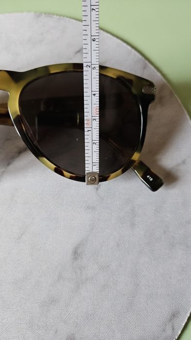 Lacoste L897S brąz modne okulary przeciwsłoneczne.