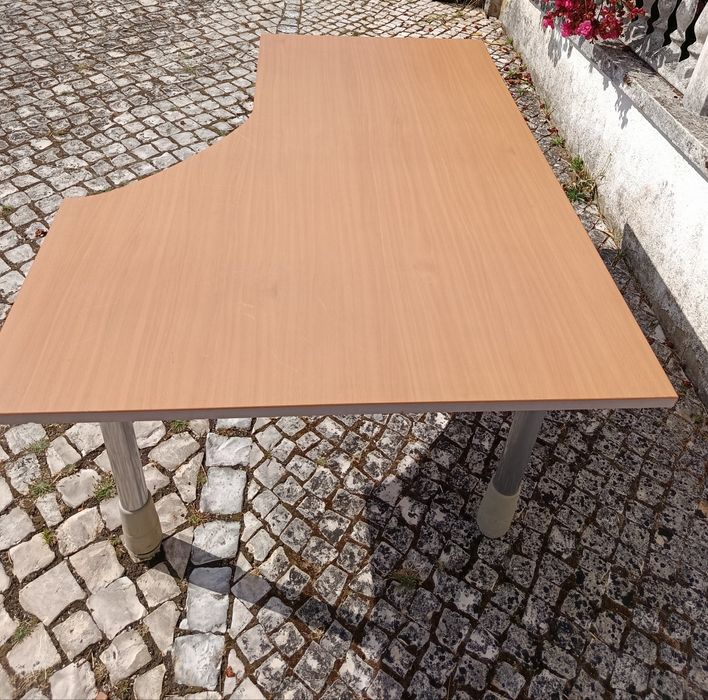 Imponente mesa de escritório