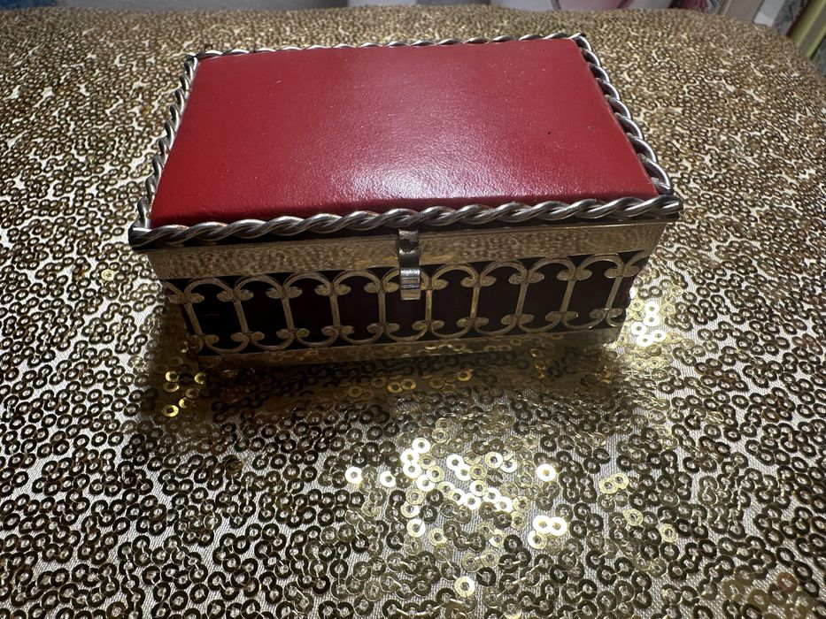 Metalowa szkatułka  pudełko na biżuteria prl