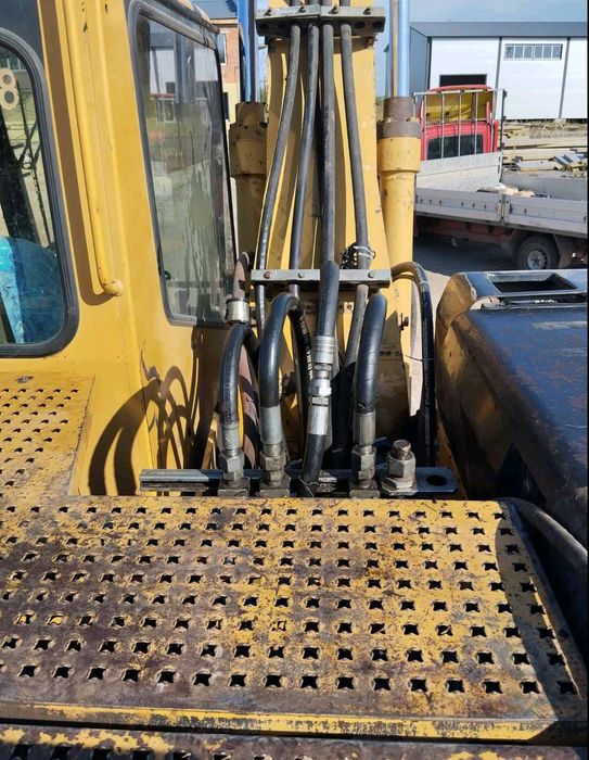 Продам екскаватор CAT