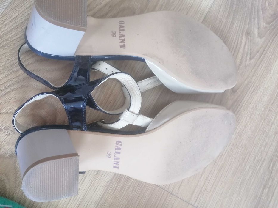 Buty damskie na obcasie botki 39