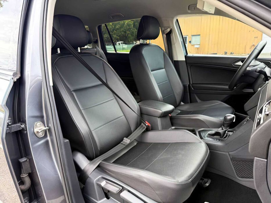 Volkswagen Tiguan      2021