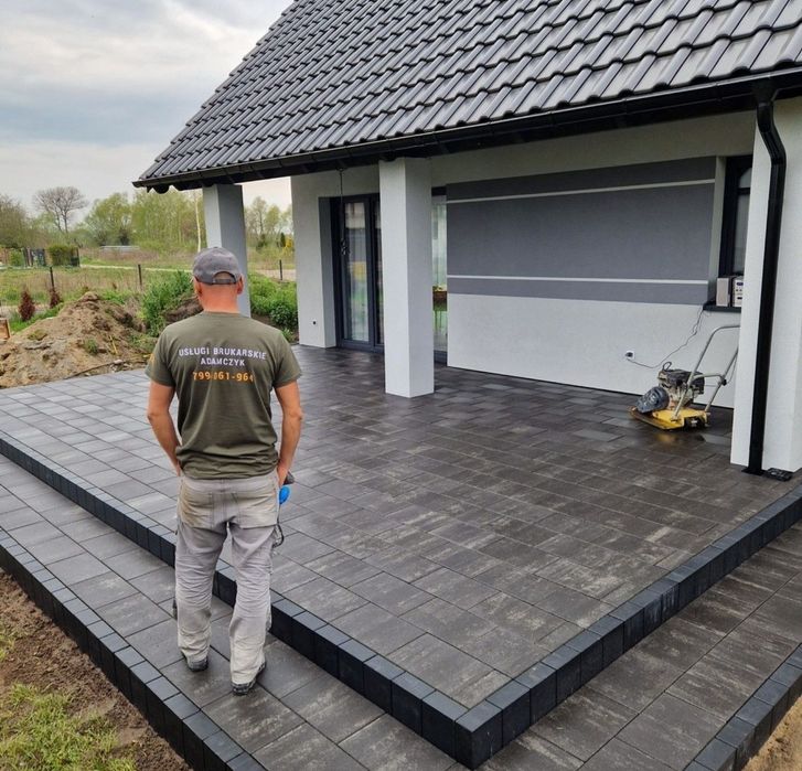 Układanie kostki brukowej,brukarz