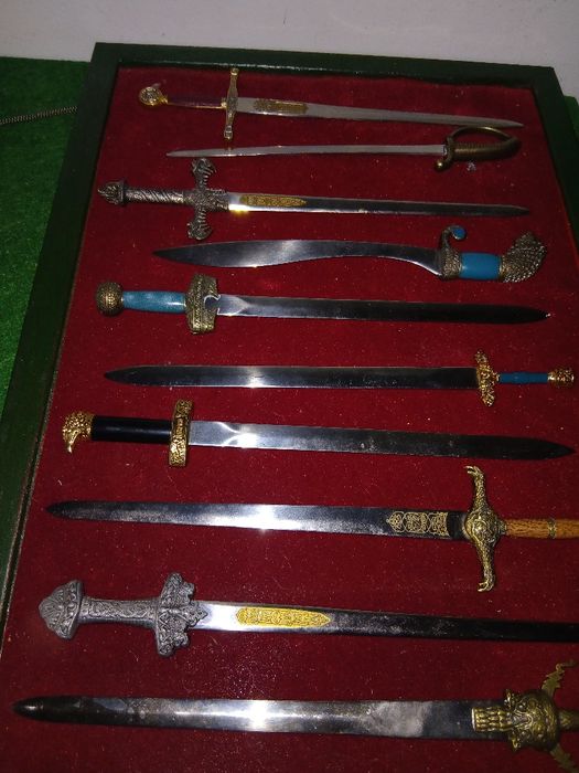 10 Espada histórica por 11 € cada