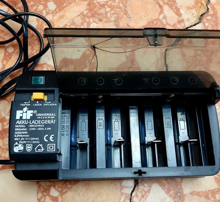 Зарядное устройство фирмы FiF (Германия).