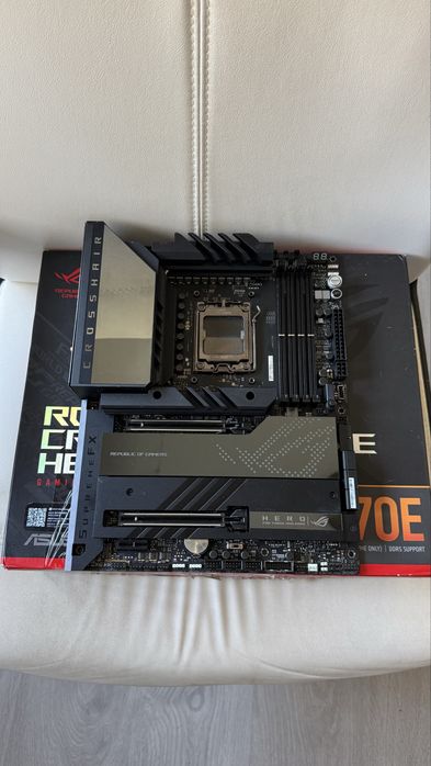 Asus rog x670e crosshair Hero